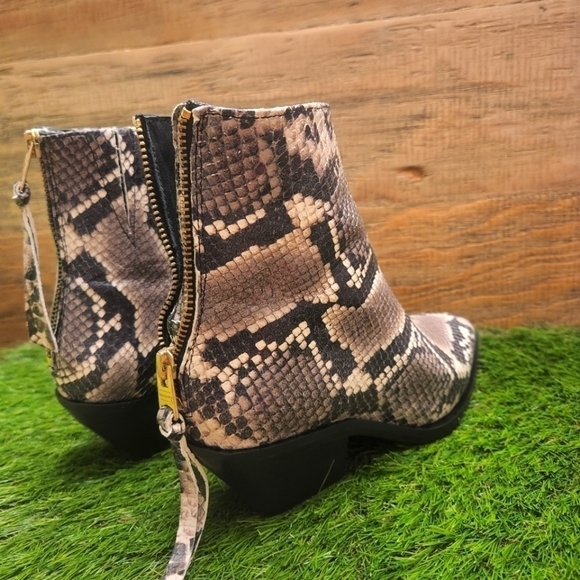 Host Pick 🥳🥳 New ALL SAINTS Lenora Snake Print Bootie Sz 36 - Picture 4 of 10